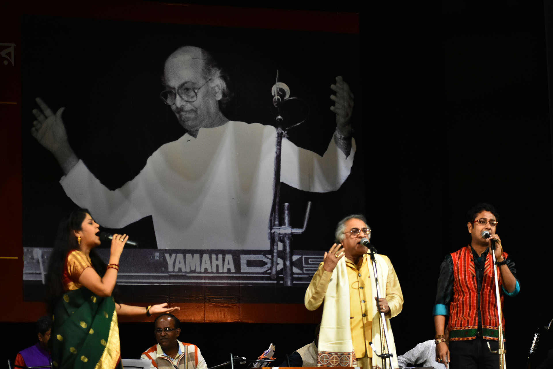 Sri Kalyan Sen Barat performing along with Smt Antara Chowdhury & Sri Swakshar Basu